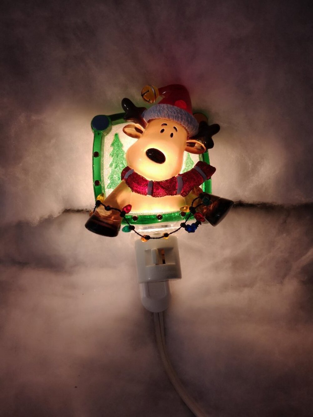 3D Glitter Reindeer Window Night Light Plug In w/ 7 Watt Bulb - Working